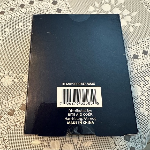 COLLECTIBLE “BEST MOM” CHRISTMAS ORNAMENT - Picture 4 of 4